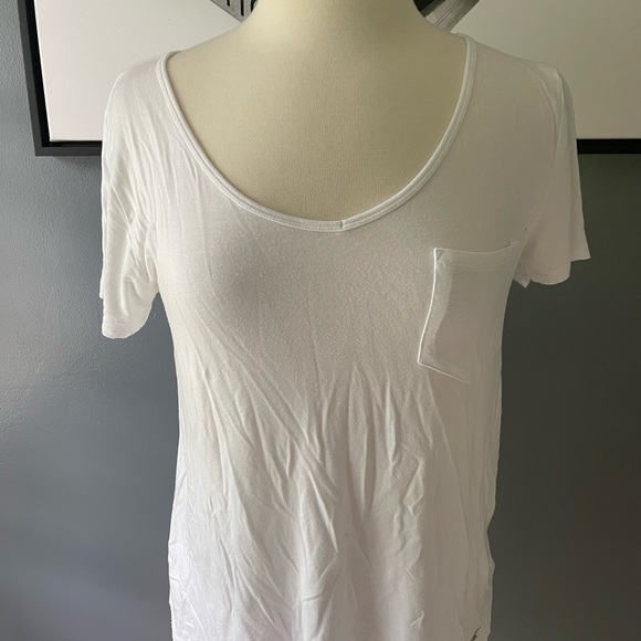 Hollister T-Shirts - Picture 4 of 10